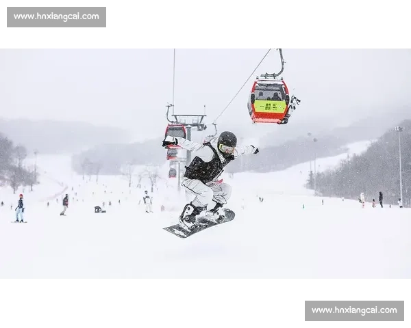 冰雪激情点燃冬日梦想滑雪运动引领全民健身新风尚与青春活力同行